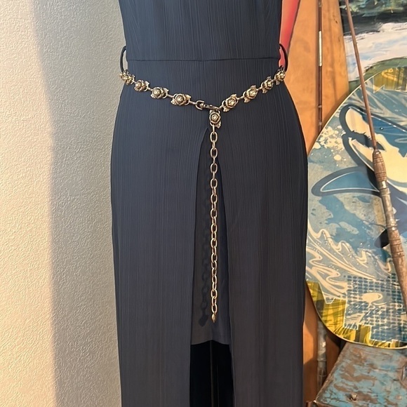 Lulu’s Black Swan, Flirty, Funky & Fabulous,Sexy Layered look, Classic,Timeless - Picture 7 of 15